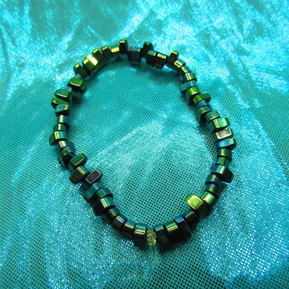 Green Titanium Hematite Nuggets 7" Stretchy Gemstone Bracelet - Picture 2 of 3